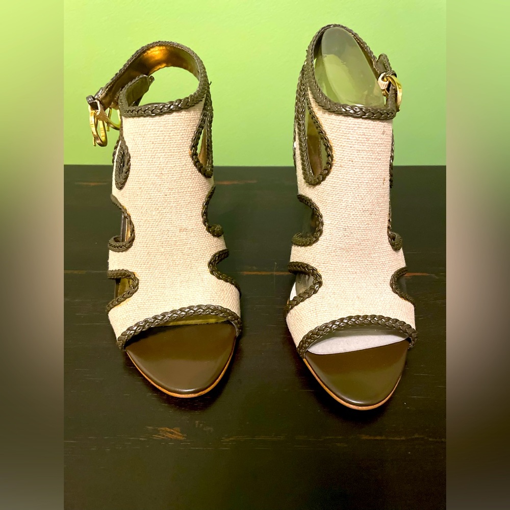 Pristine condition. Tahari Lexie Linen Canvas Brown Heeled Sandals Size W7.5